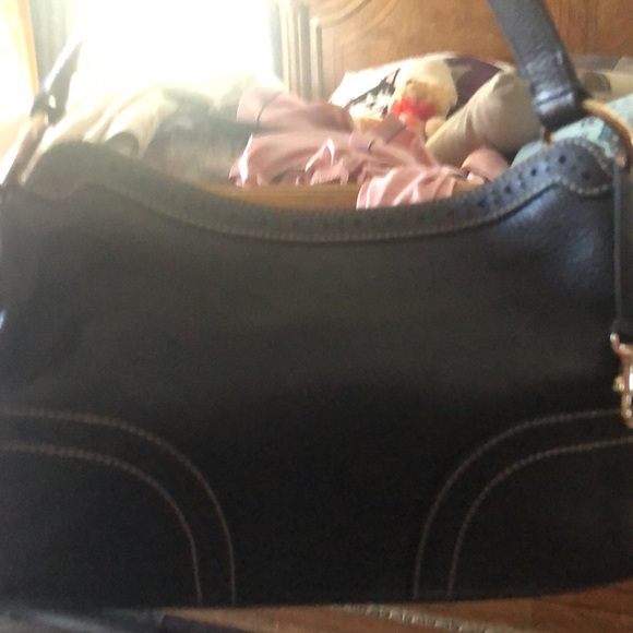 Vintage Dooney and Bourke black shoulder bag. - Picture 7 of 7